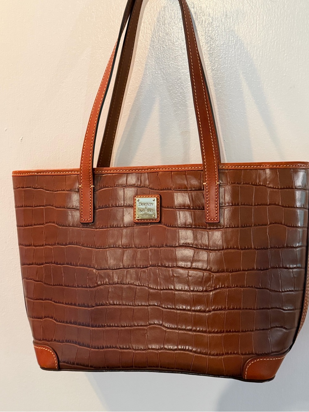 NWOT Dooney & Bourke tote. Perfect for fall